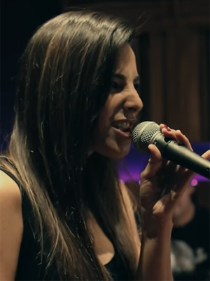 Daniela Castillo acústica